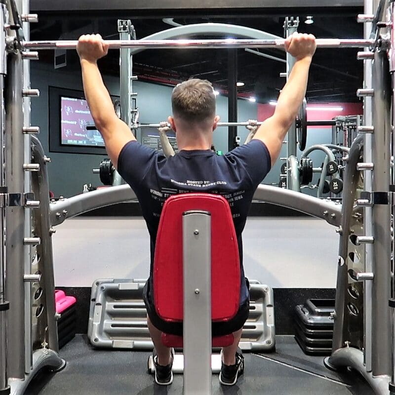 smith-machine-shoulder-press-do-s-and-don-ts-for-bigger-delts